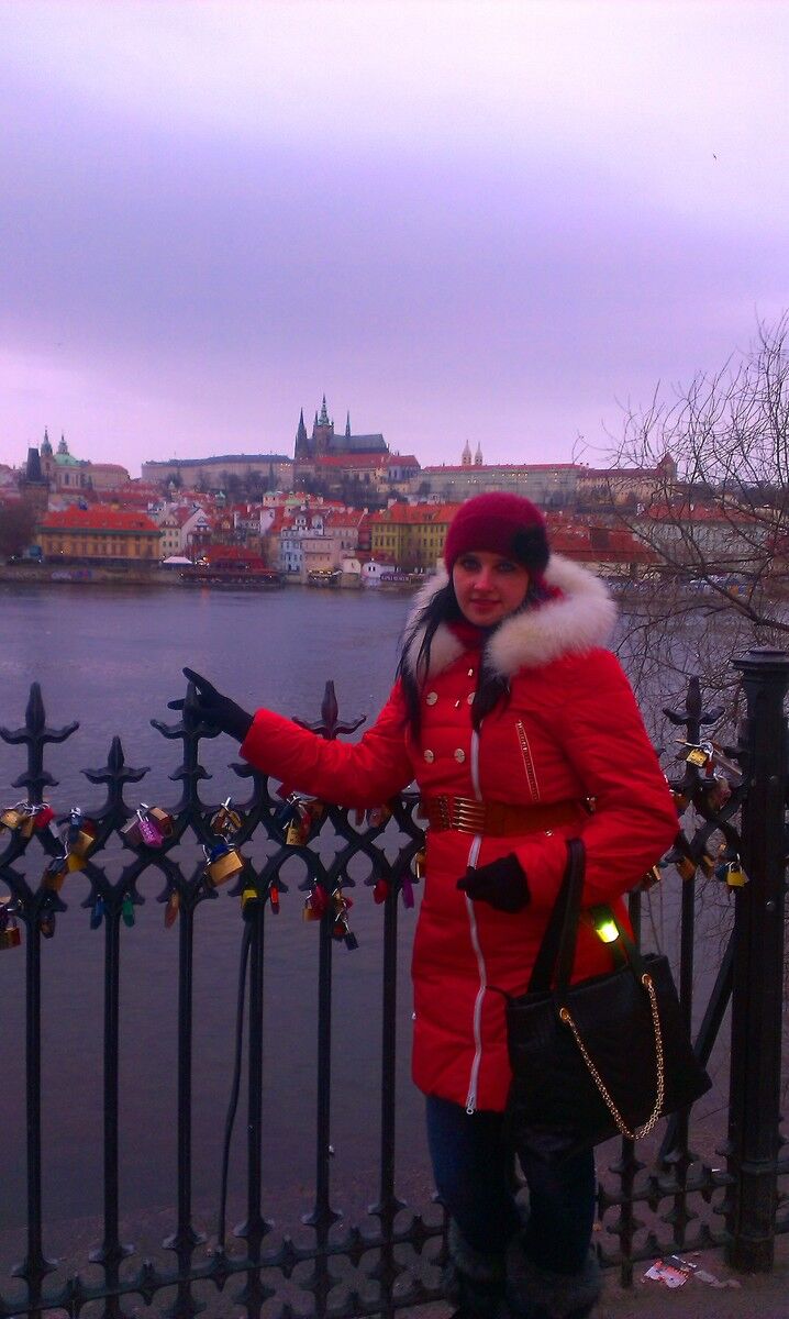 ,   Elena, 32 ,  