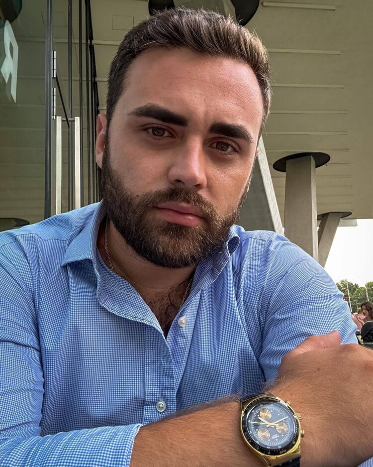  53161745  Viktor, 37 ,    