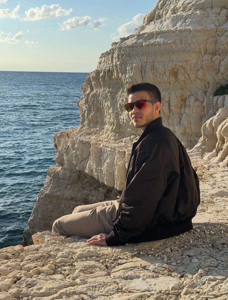  50094385  Tamir, 27 ,    Limassol