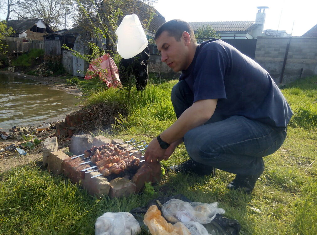  ,   Maximys, 37 ,  