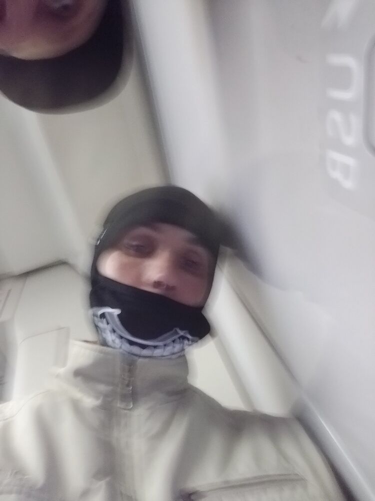  22787825  Anton, 38 ,    