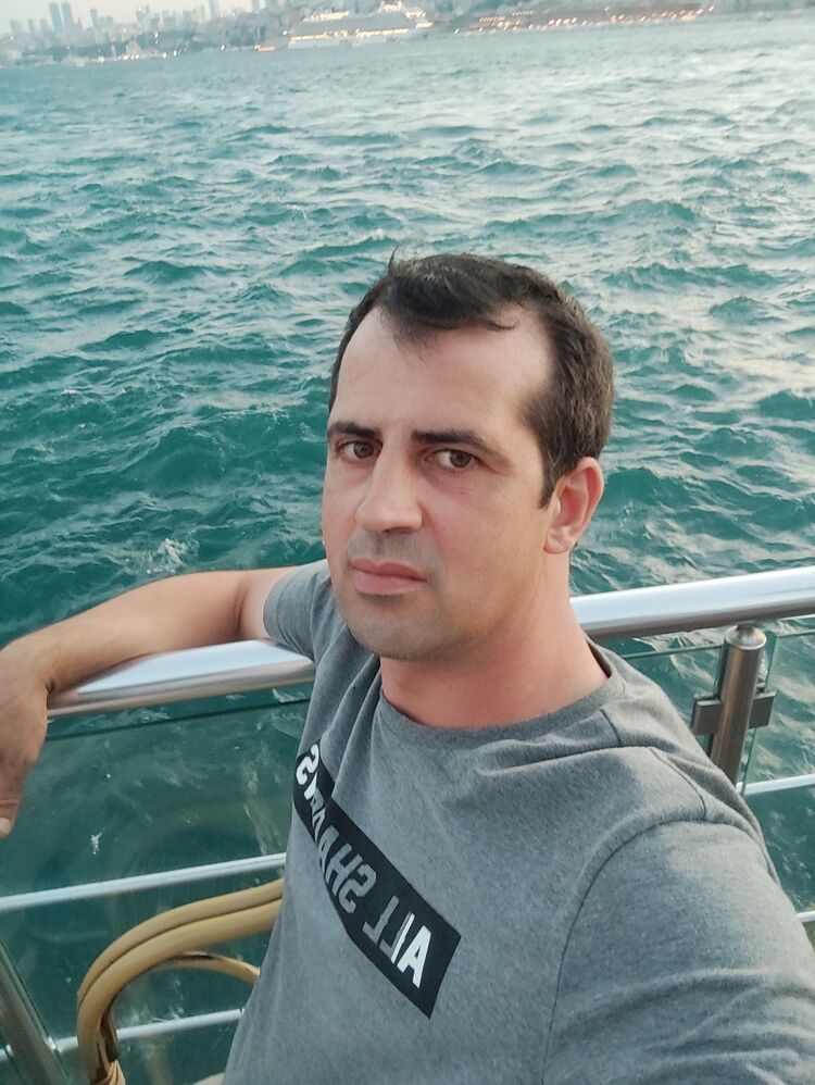  27600795  Mehmet, 42 ,    