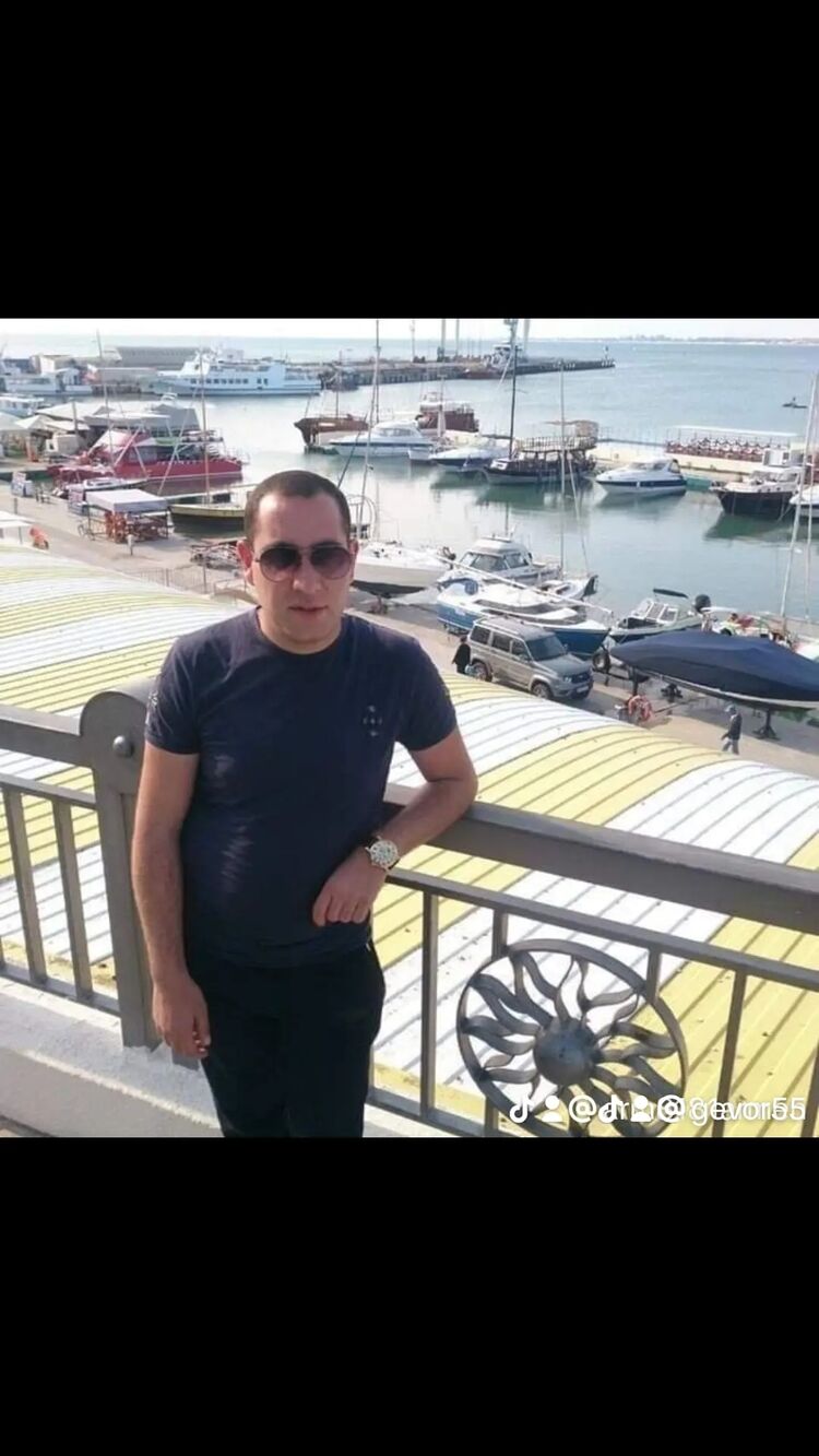  51323575  Gevor, 38 ,    