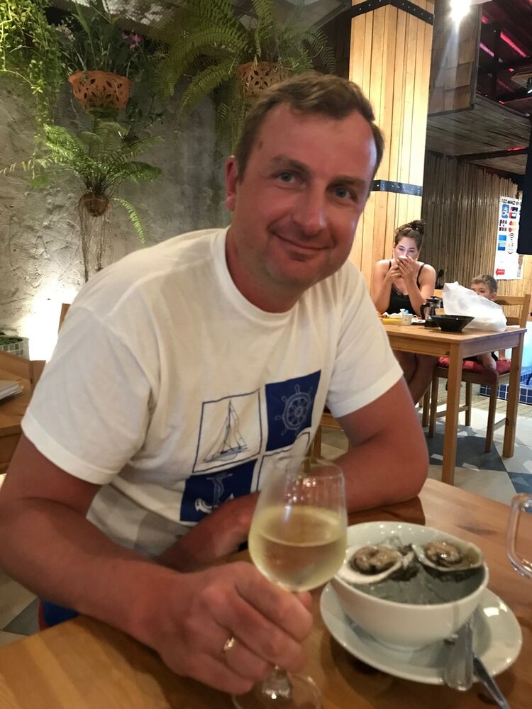  ,   Vlad, 40 ,   