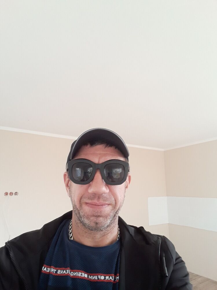  ,   Sergei, 47 ,   ,   , c , 