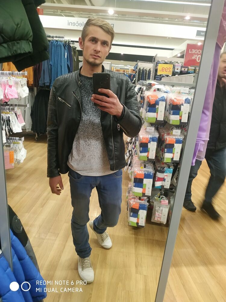  18403395  Ihor, 27 ,    Kladno