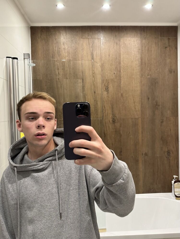  38219425  Andrey, 22 ,    