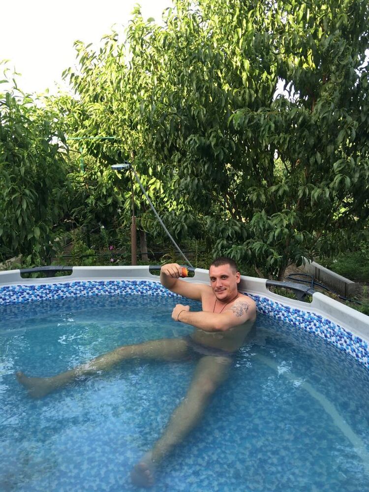  ,   Viktor, 35 ,   ,   