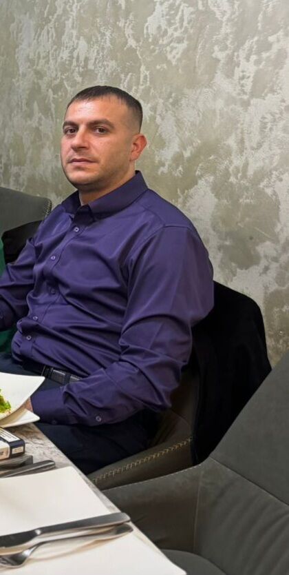  48957895  Grigor, 40 ,    