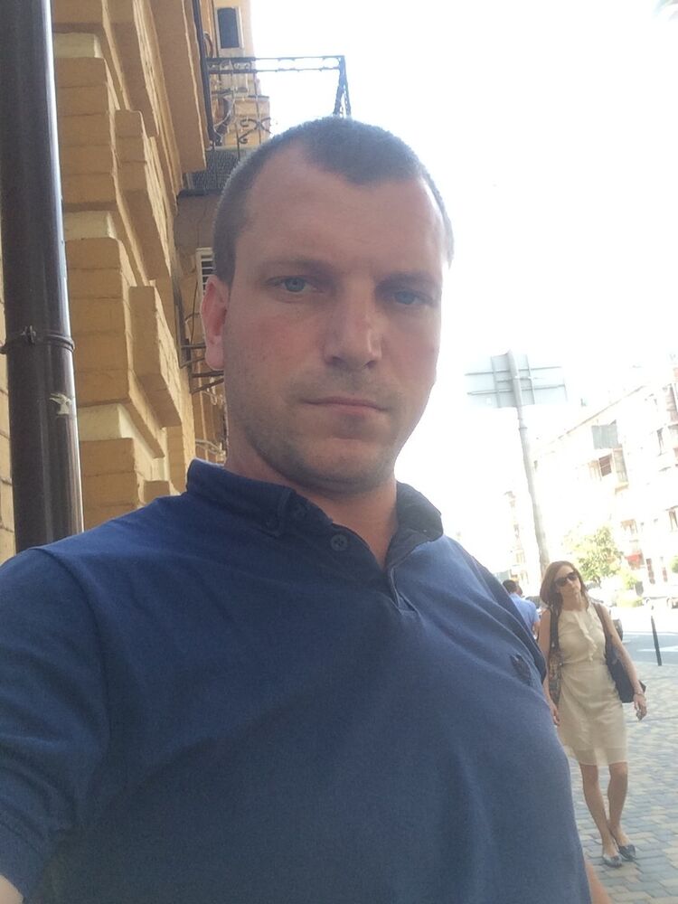  ,   Viktor, 37 ,   ,   , c 