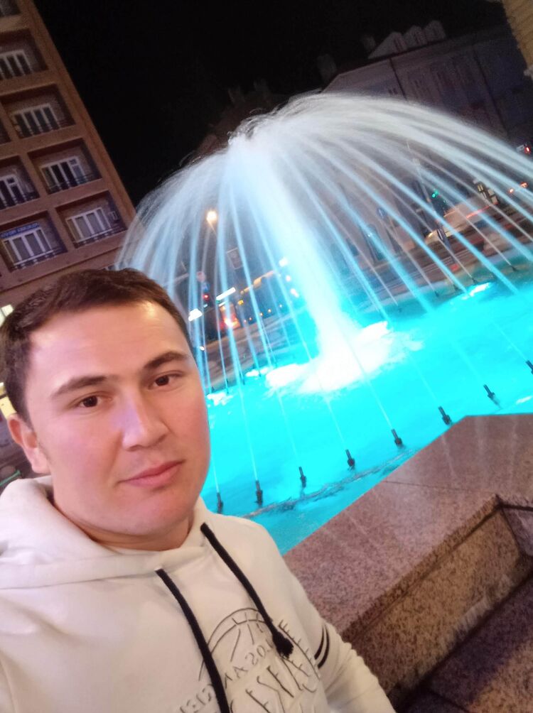  46027075  Muklis, 26 ,    