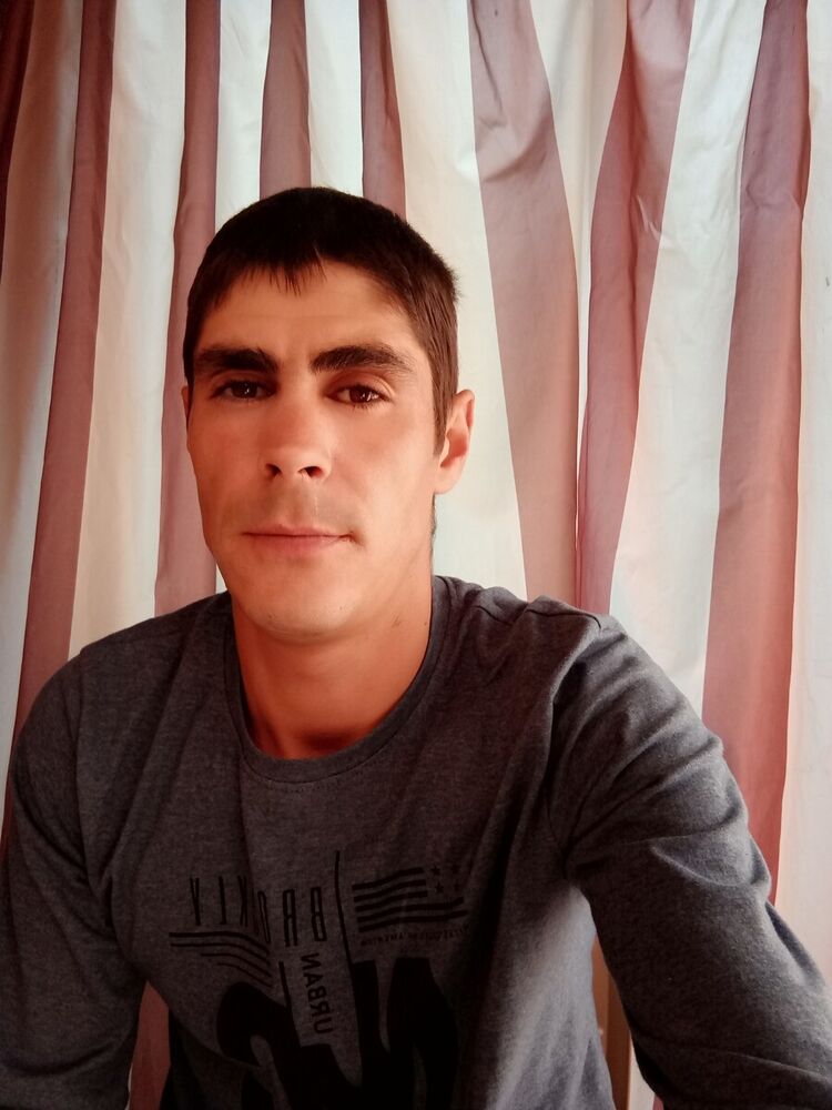  21651025  Igor, 36 ,    