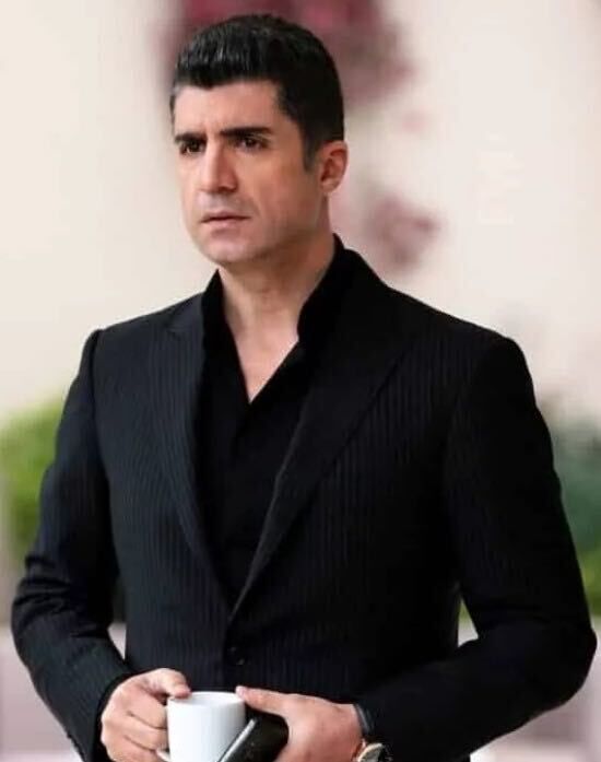  51567765  , 35 ,    Canary Wharf