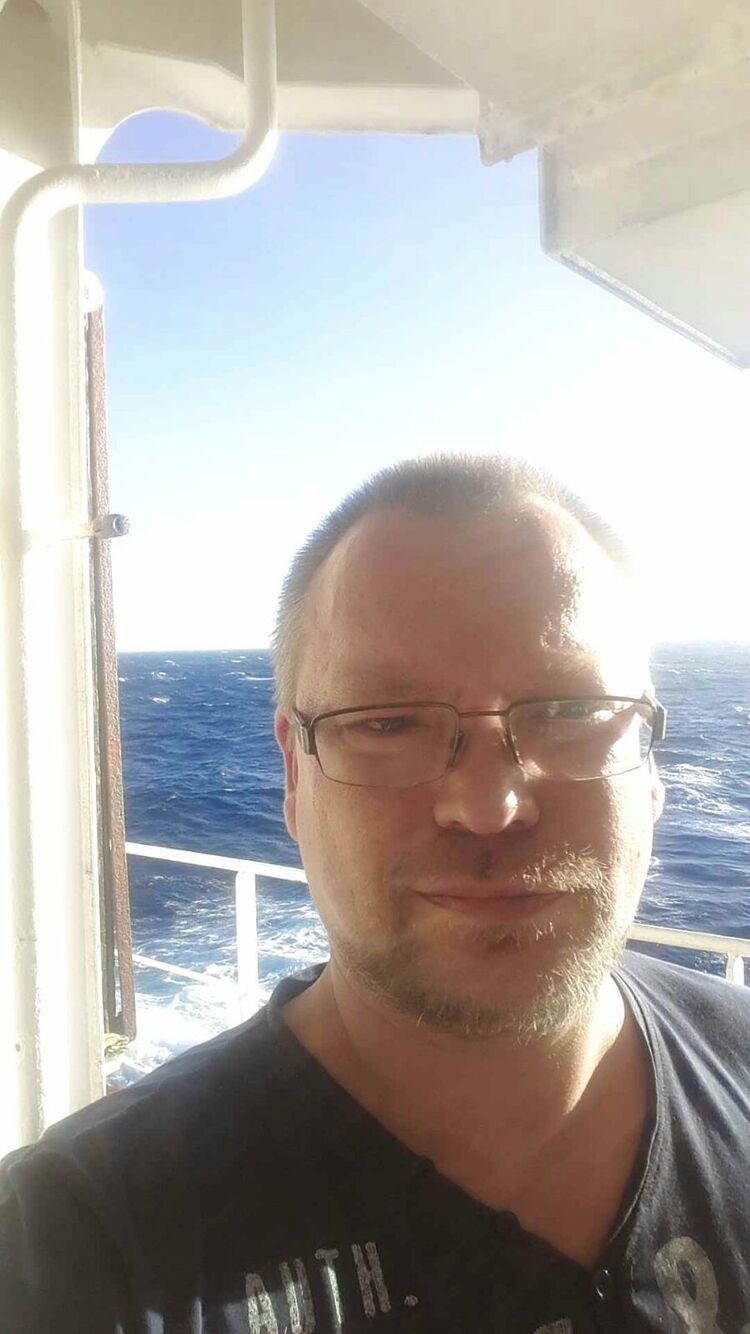  22725205  Evgen, 47 ,    