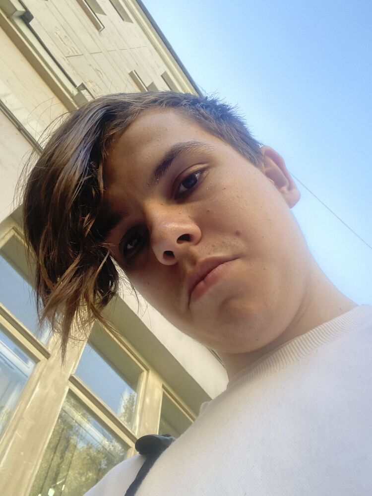  38232895  Yaroslav, 20 ,    