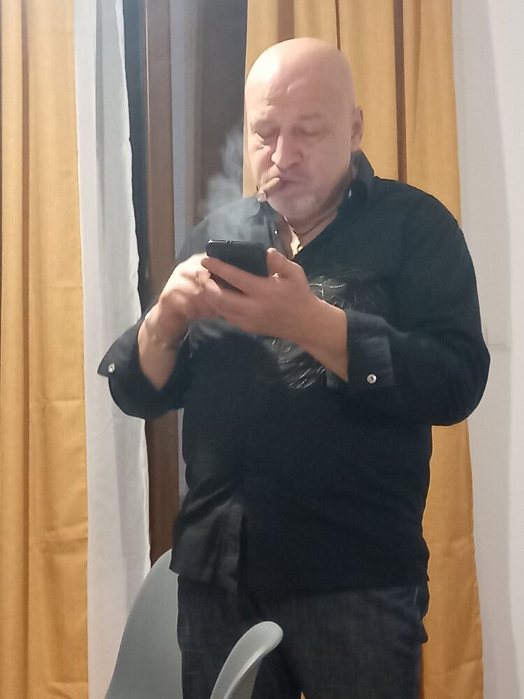  25747785  , 51 ,    