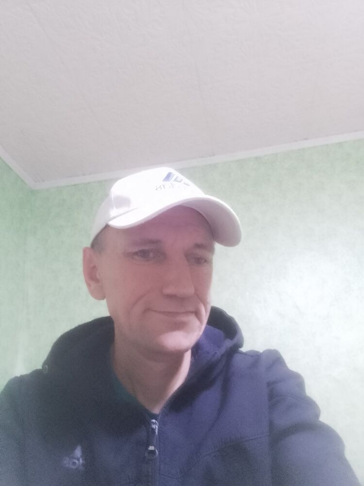  41199165  Viktor, 41 ,    