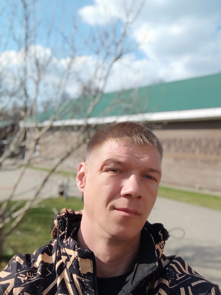  ,   Maxim, 37 ,   ,   , c 