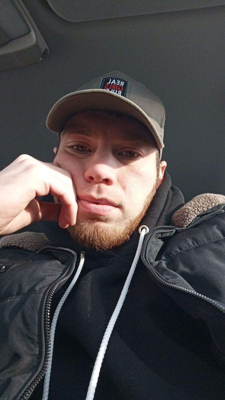  32843945  Aysuak, 27 ,    