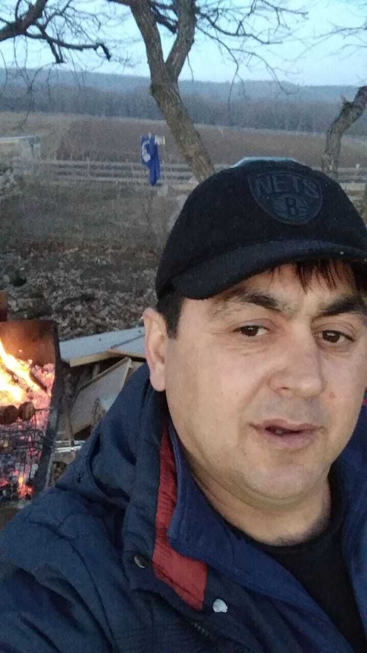  35449565  Omik, 47 ,    