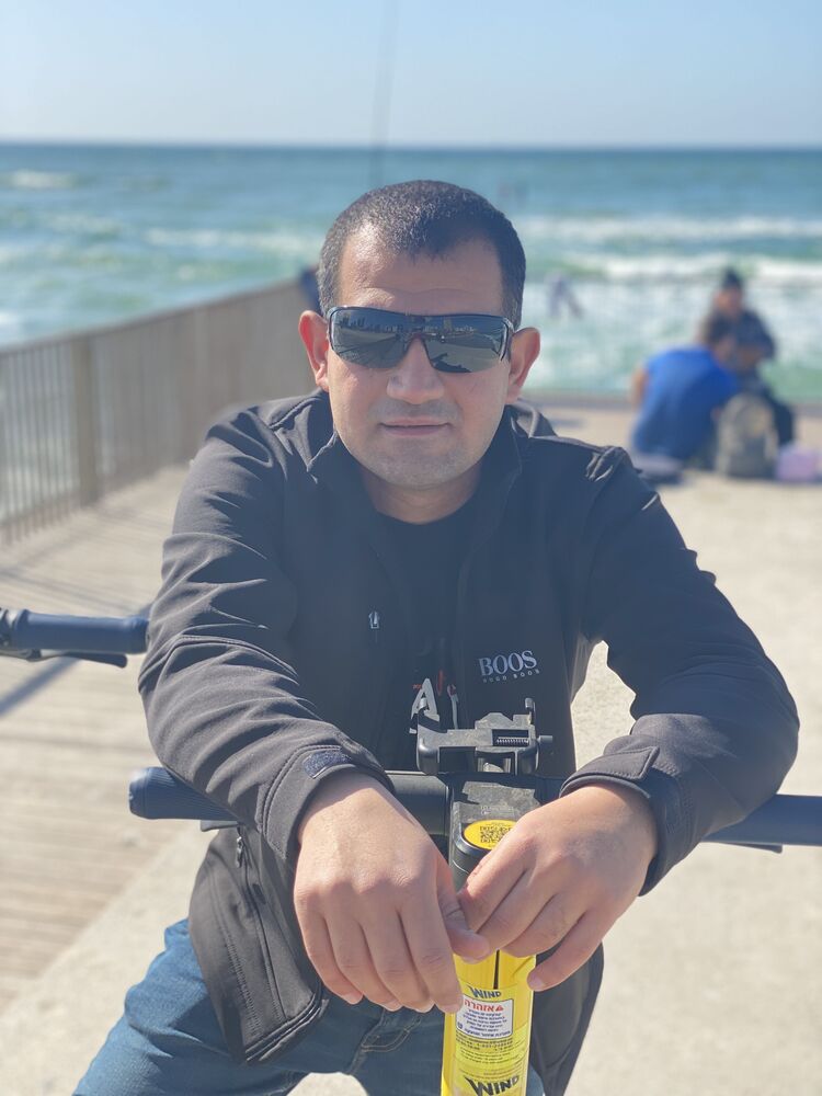  24750005  Rafael, 38 ,    Tel Aviv-Yafo
