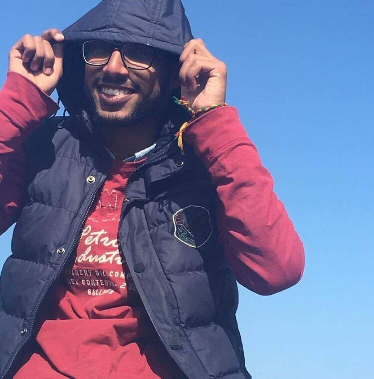  25210345  Omar, 29 ,    