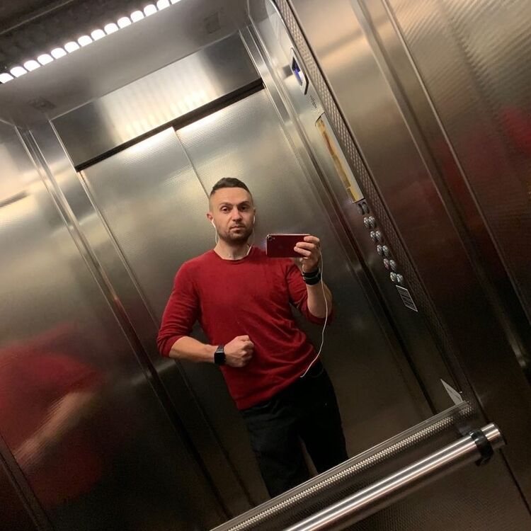  18870985  , 33 ,    