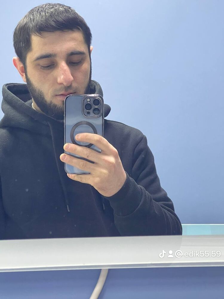  ,   Erik, 28 ,     