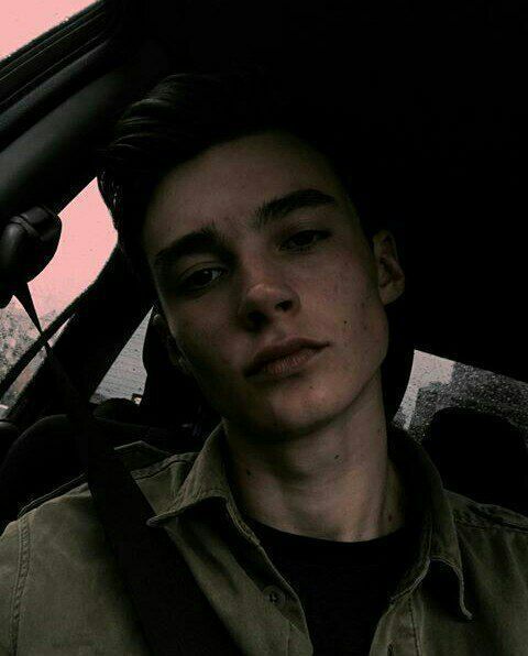  42915245  Andrew, 29 ,    