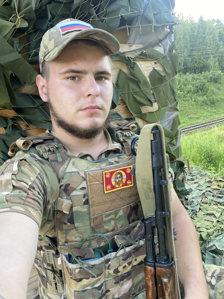  54151675  Dmitri, 21 ,    -