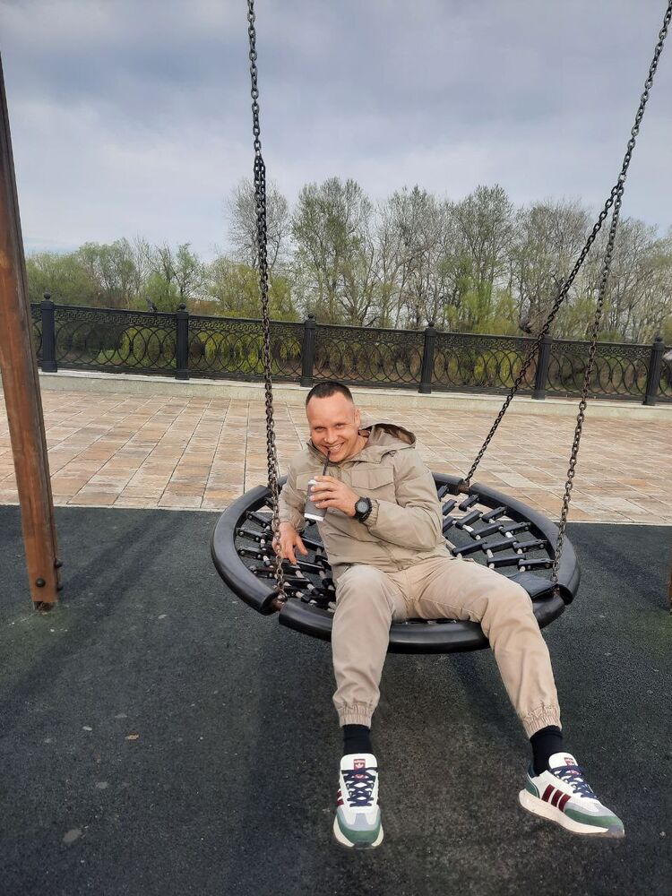  51025875  George, 35 ,    --