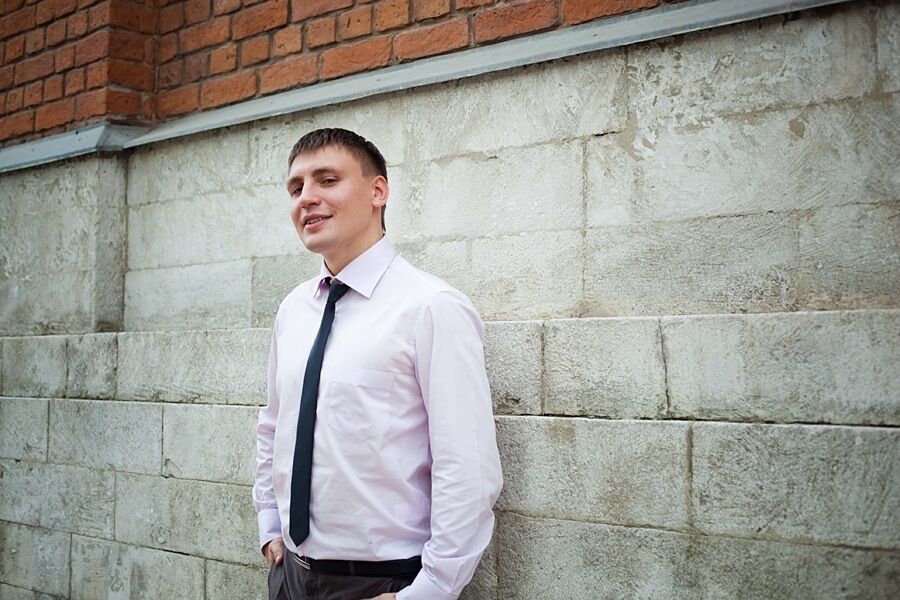  37740685  Konstantin, 41 ,    