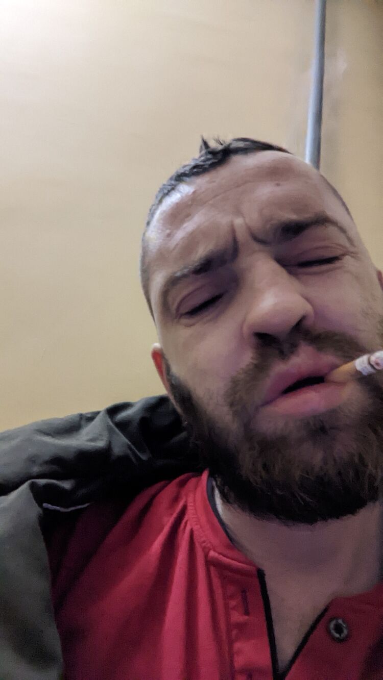  38918975  Andrew, 43 ,    