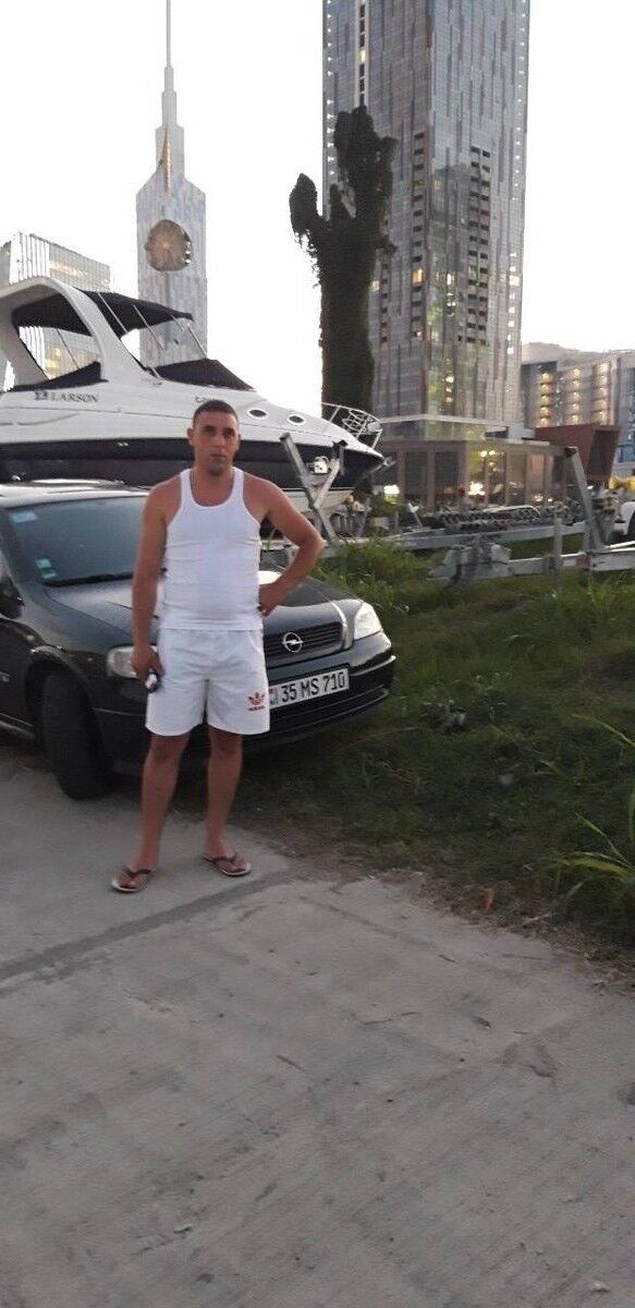  ,   Razmik, 32 ,   ,   , c , 
