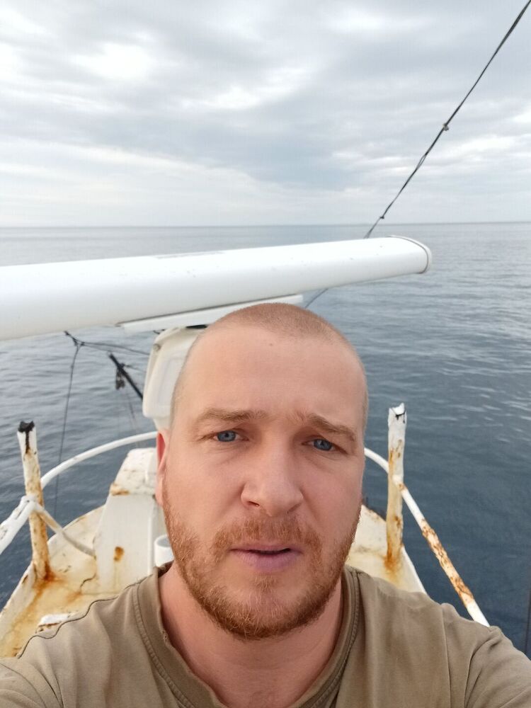  ,   Alex, 39 ,   c 
