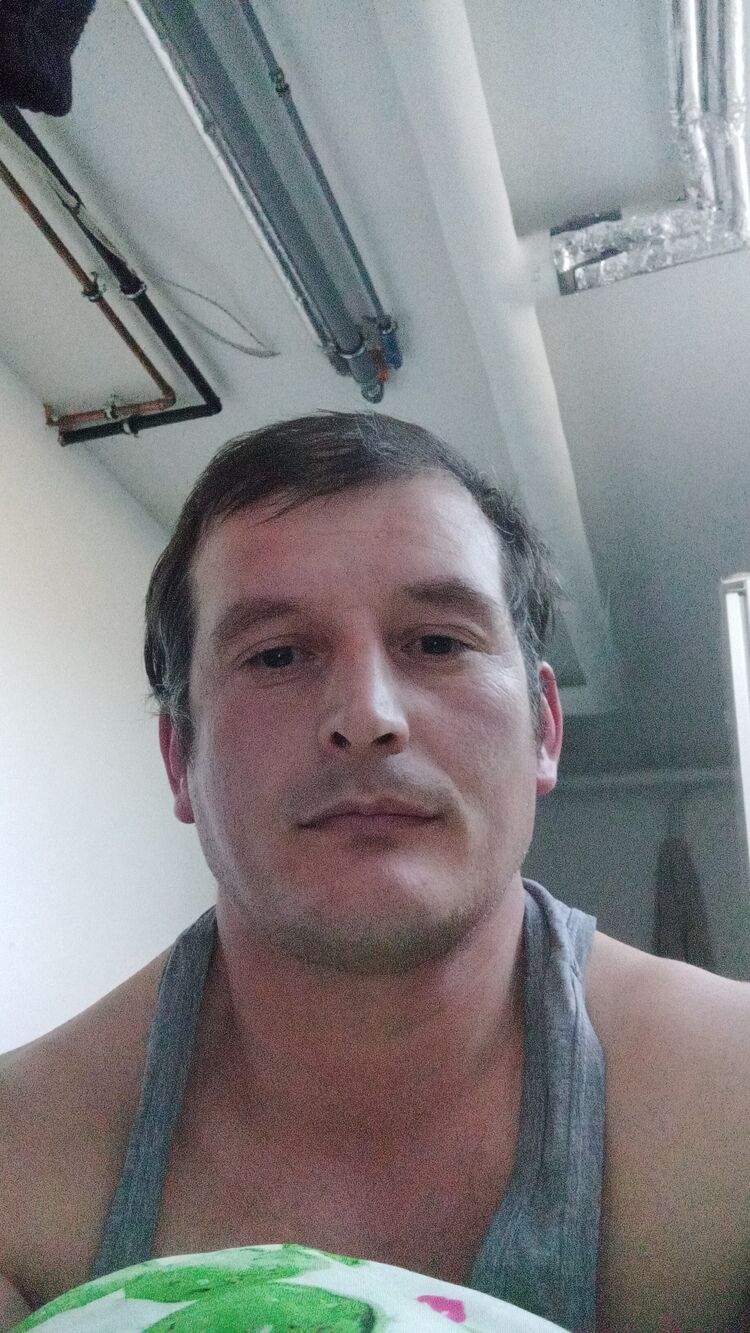  ,   Andrei, 43 ,   c 