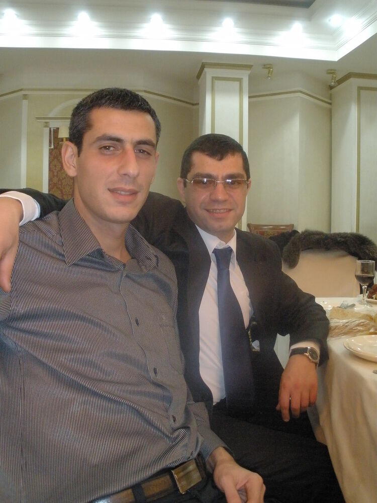  4125295  Artur, 43 ,    