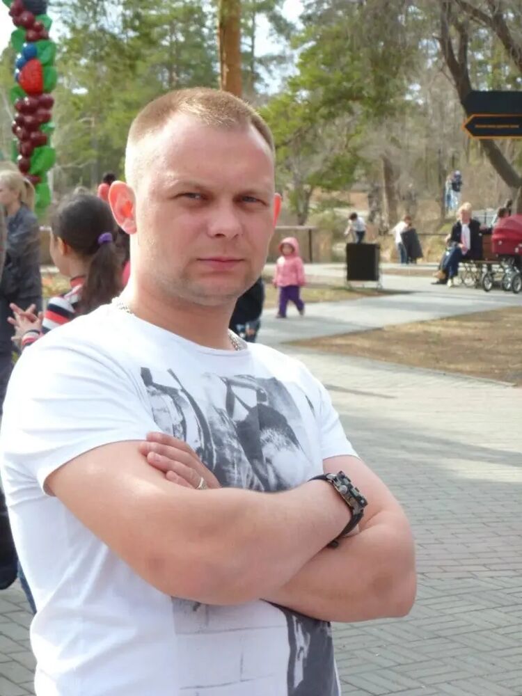  35179185  Pavel, 39 ,    