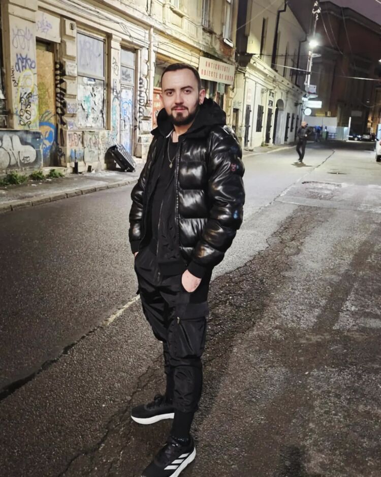 ,   Denis, 27 ,   ,   , c , 