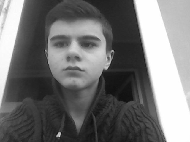  5898985  Anton, 28 ,    