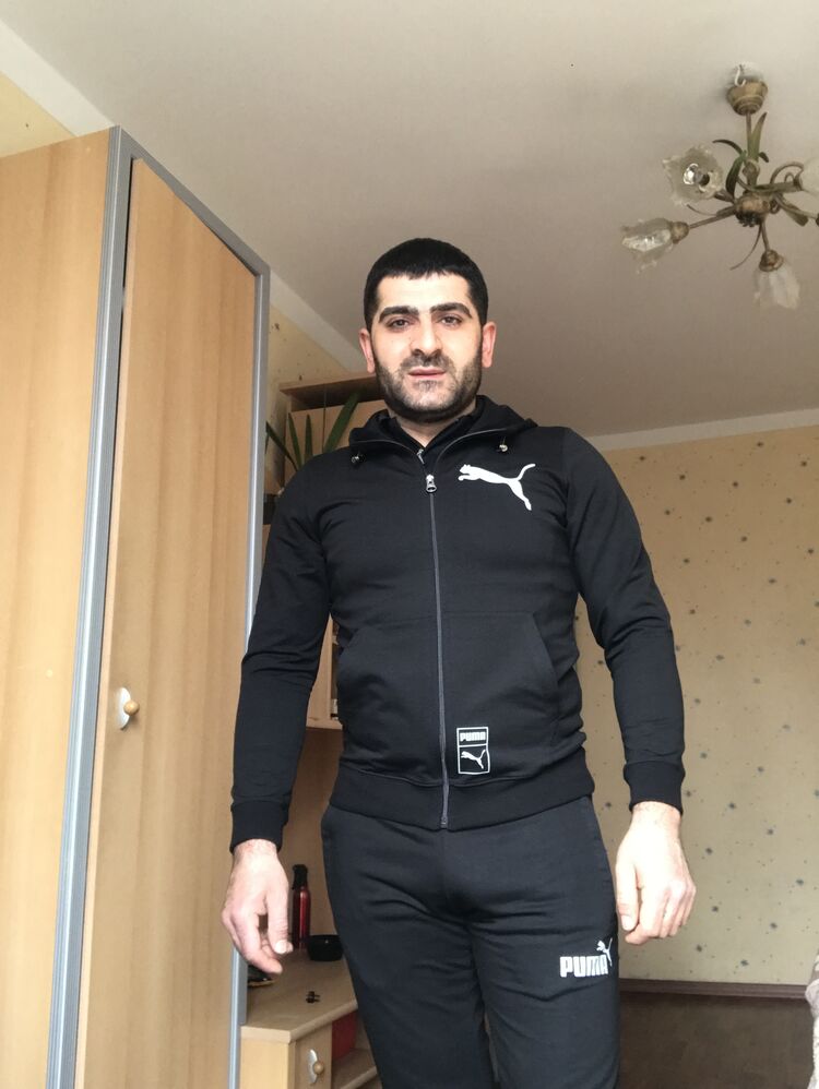  ,   Artur, 38 ,   ,   , c 
