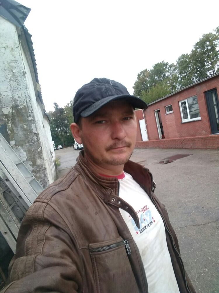  20694225  Anatolii, 31 ,    
