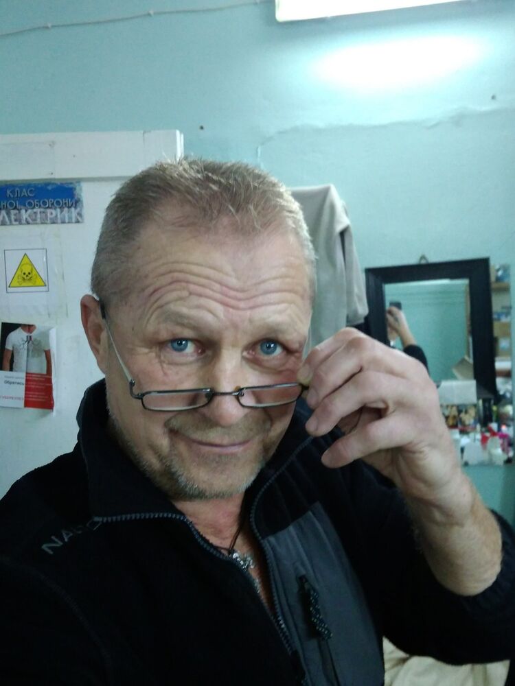  13787495  Doktor, 59 ,    