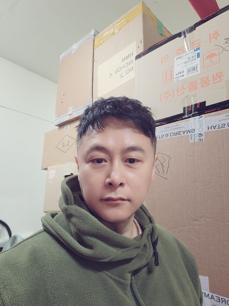  ,   Denis, 39 ,   ,   