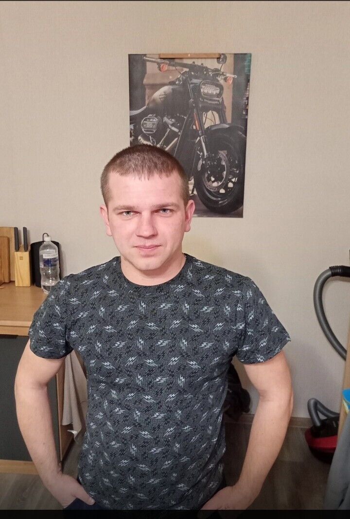  45245595  Yury, 40 ,    