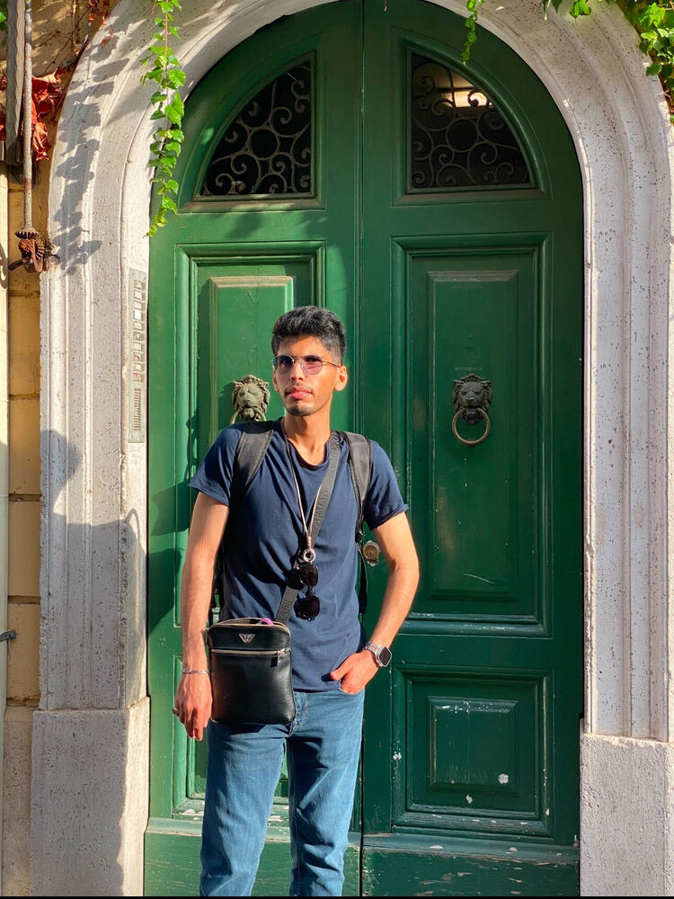  53695365  Ziyad, 32 ,    