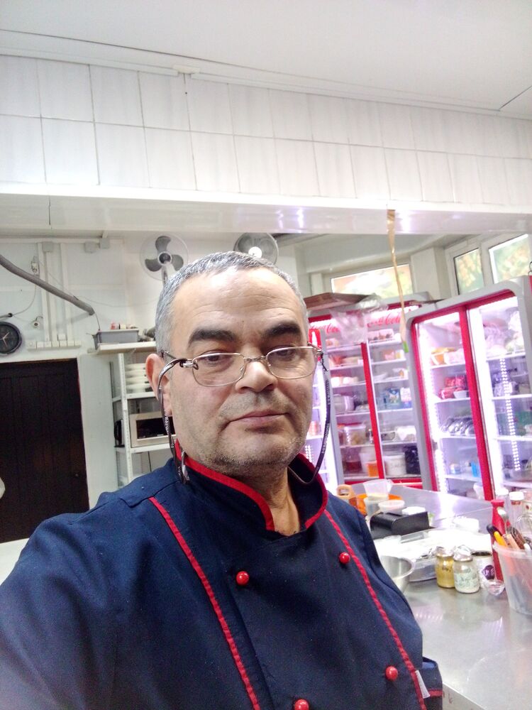  48301855  , 51 ,    