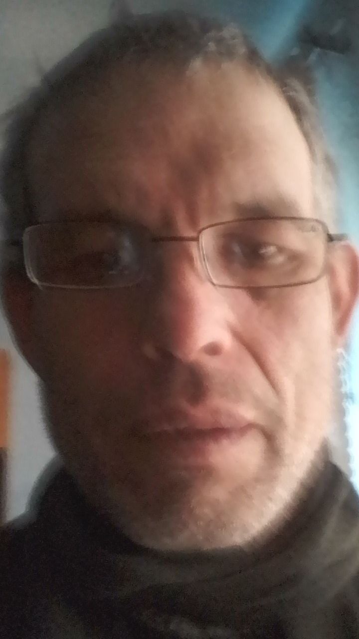  43111705  Viktor, 52 ,    