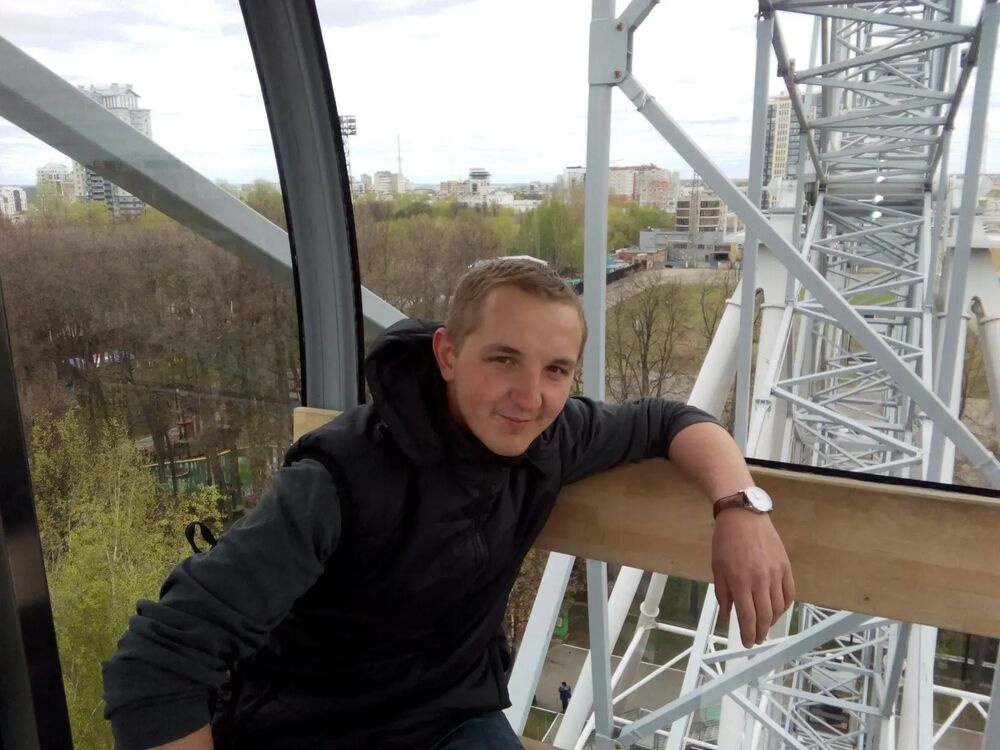  44280385  Grigory, 30 ,    