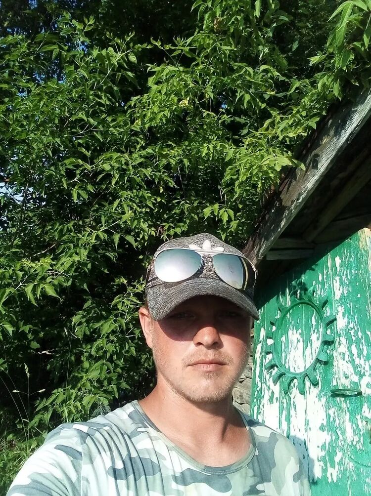  44069525  Denis, 33 ,     